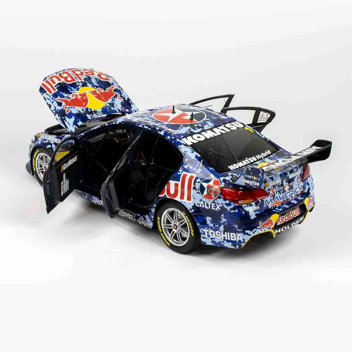 HOLDEN VF COMMODORE - RED BULL RACING #1 - WHINCUP/DUMBRELL - 2014 BATHURST 1000 AIR FORCE LIVERY - 1:18 Scale Diecast Model Car - Image 10