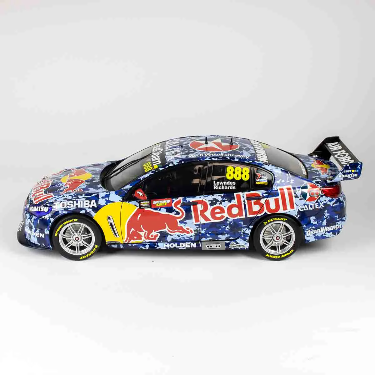 HOLDEN VF COMMODORE - RED BULL RACING #888 - LOWNDES/RICHARDS - 2014 BATHURST 1000 AIR FORCE LIVERY - 1:43 Scale Diecast Model Car - Image 9