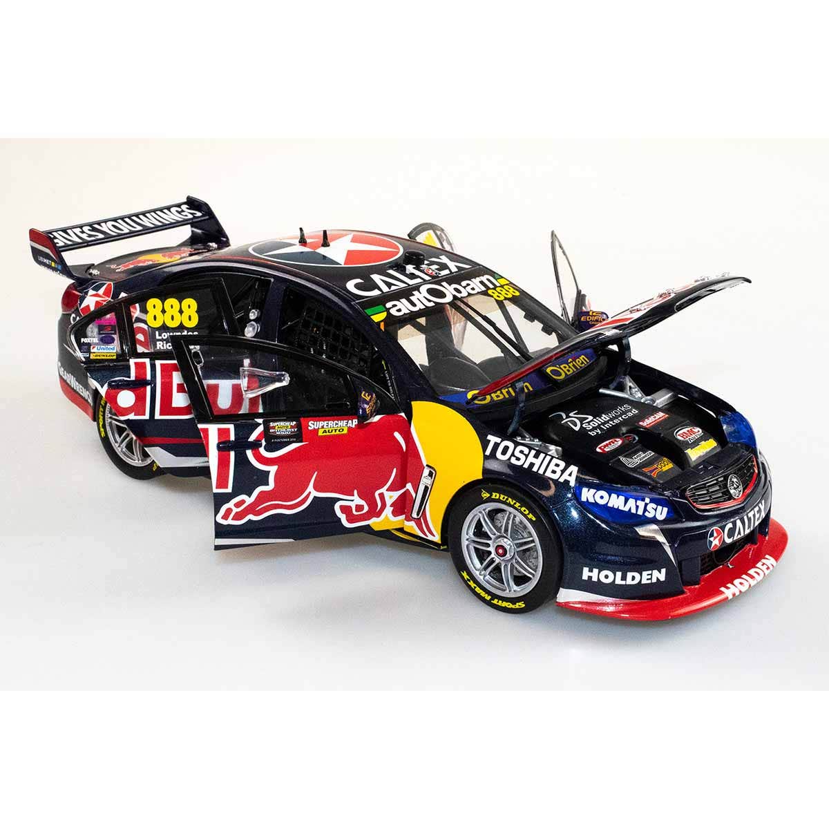 HOLDEN VF COMMODORE V8 - RED BULL RACING AUSTRALIA - LOWNDES/RICHARDS #888 - 2015 BATHURST 1000 WINNER - 1:18 Scale Diecast Model Car - Image 2