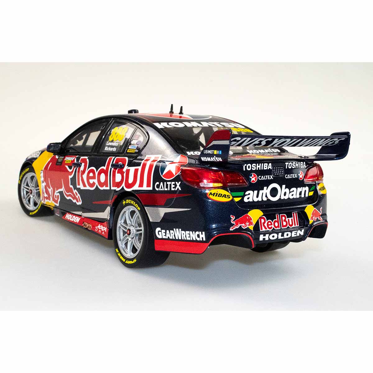 HOLDEN VF COMMODORE V8 - RED BULL RACING AUSTRALIA - LOWNDES/RICHARDS #888 - 2015 BATHURST 1000 WINNER - 1:43 Scale Diecast Model Car - Image 4