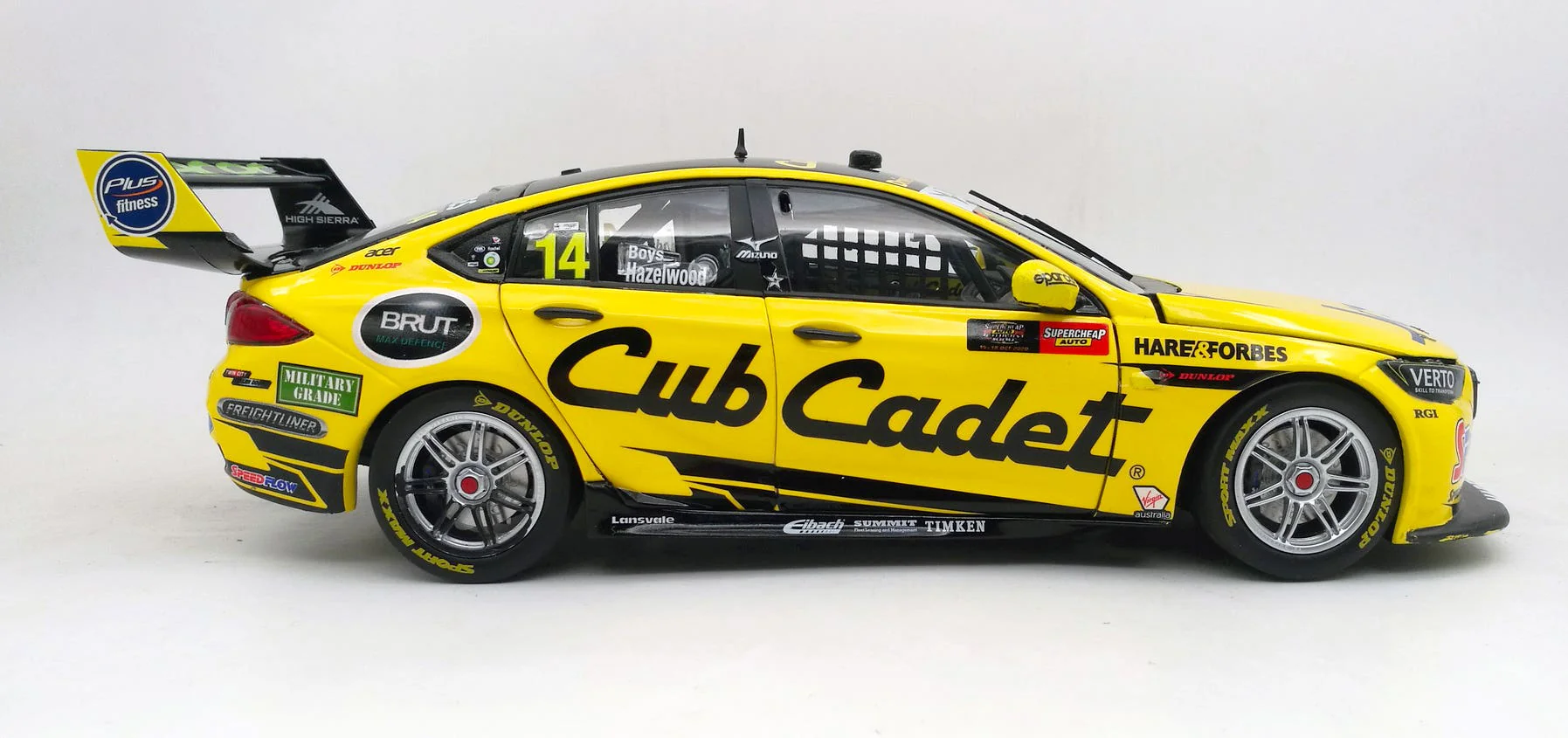 Holden ZB Commodore - Cub Cadet Mowers - #14, T.Hazelwood / J.Boys - Race 31, 2020 Supercheap Auto Bathurst 1000 - Diecast Model Car - 1:18 Scale Diecast Model Car - Image 5