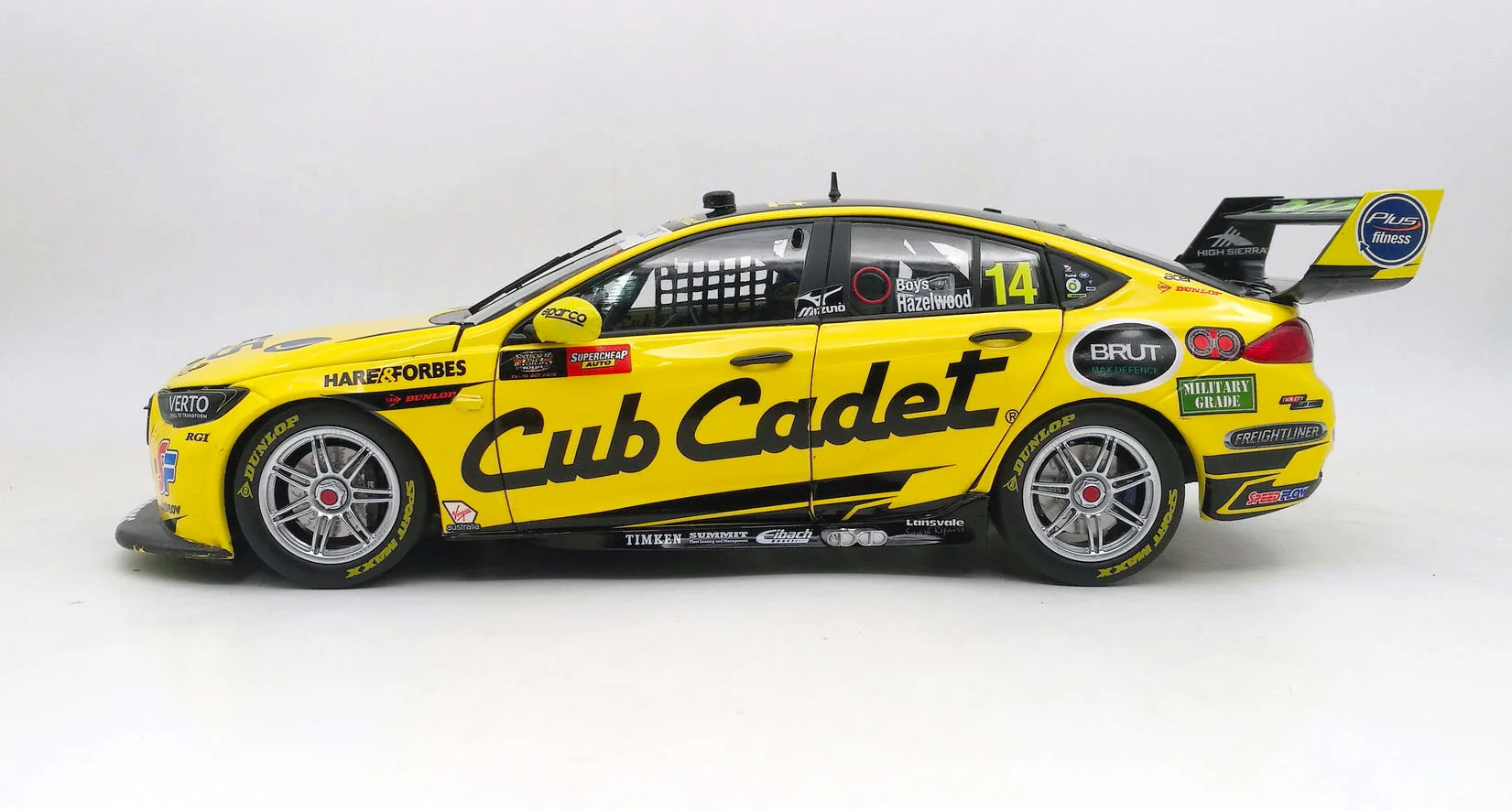 Holden ZB Commodore - Cub Cadet Mowers - #14, T.Hazelwood / J.Boys - Race 31, 2020 Supercheap Auto Bathurst 1000 - Diecast Model Car - 1:18 Scale Diecast Model Car - Image 6