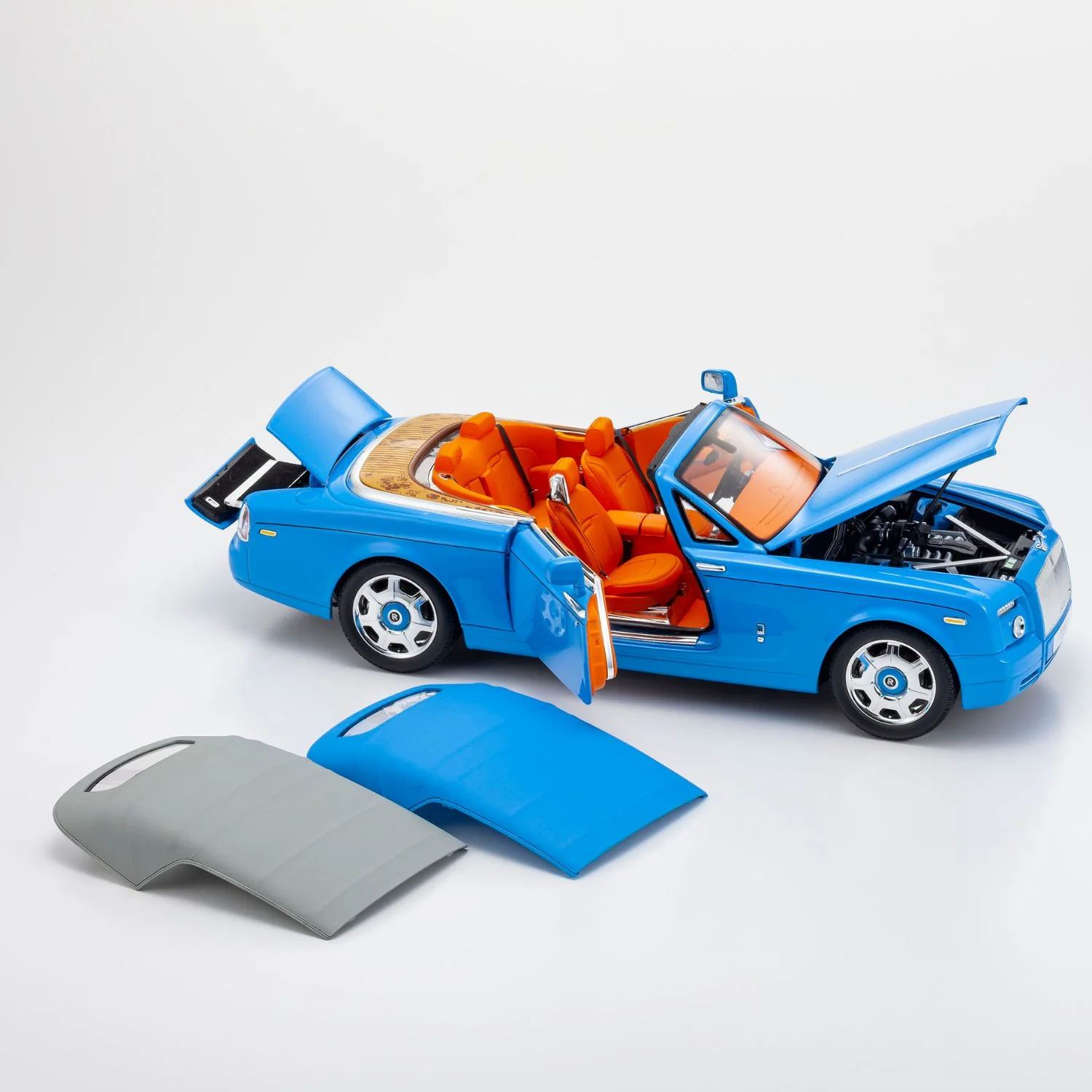 Rolls-Royce Phantom Drophead Coupe - Light Blue - 1:18 Scale Diecast Model Car - Image 2