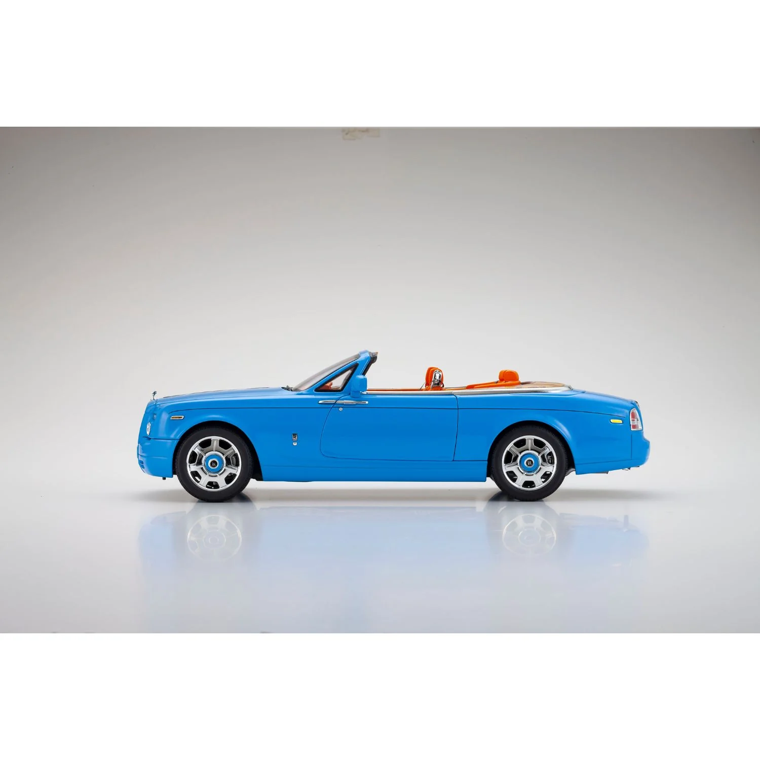 Rolls-Royce Phantom Drophead Coupe - Light Blue - 1:18 Scale Diecast Model Car - Image 3