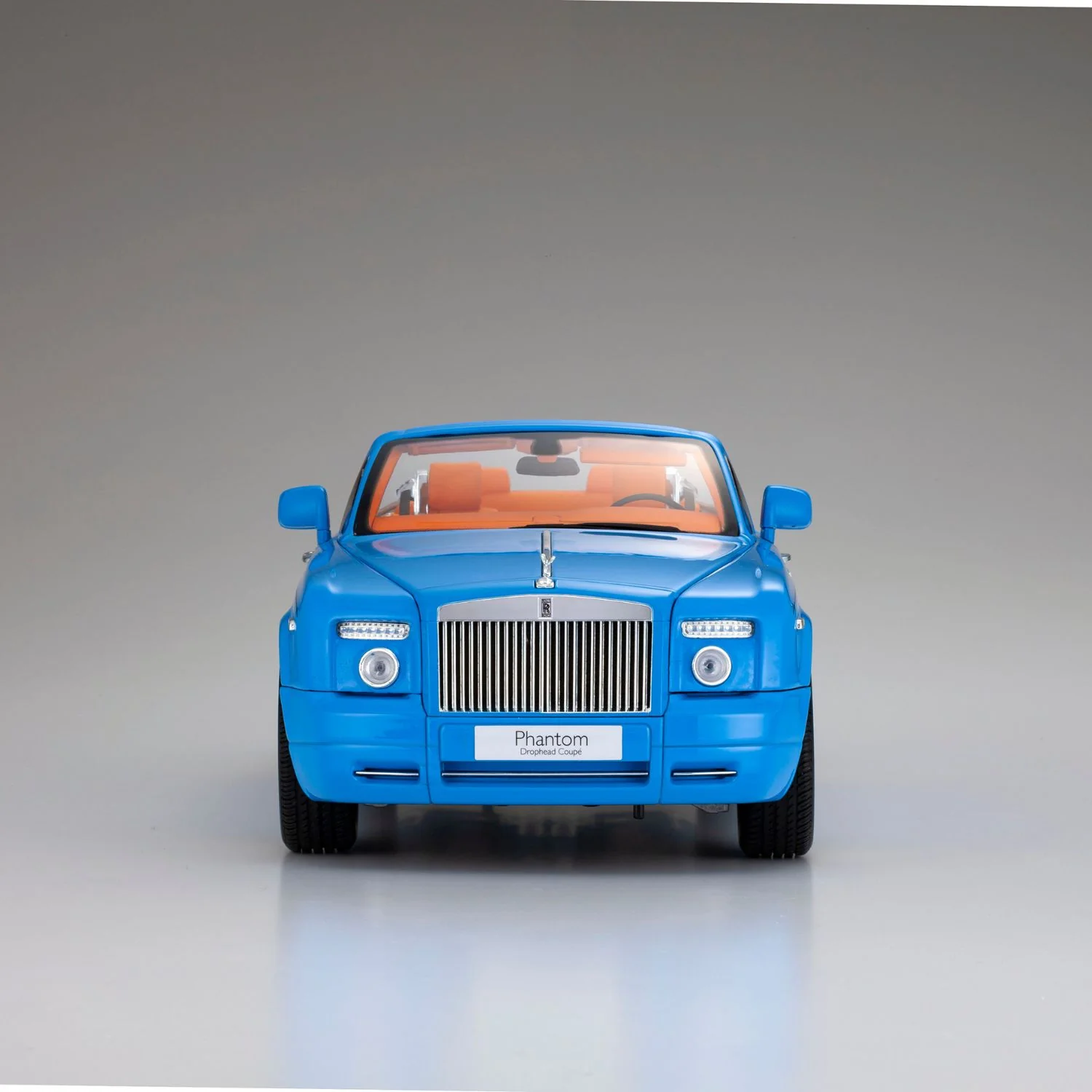 Rolls-Royce Phantom Drophead Coupe - Light Blue - 1:18 Scale Diecast Model Car - Image 5