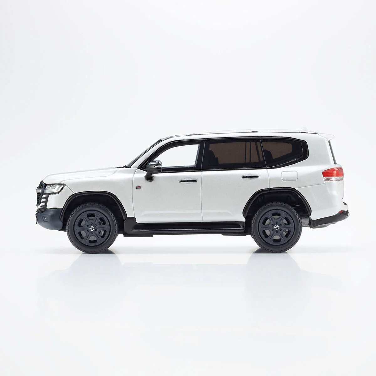 Toyota Land Cruiser GR SPORT (White) - 1:43 Scale Resin Model Car - Image 3